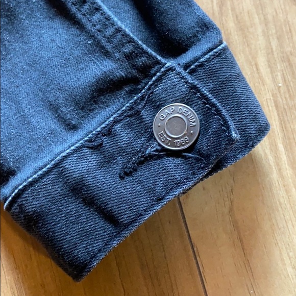 Grey gap jean jacket - Picture 5 of 7